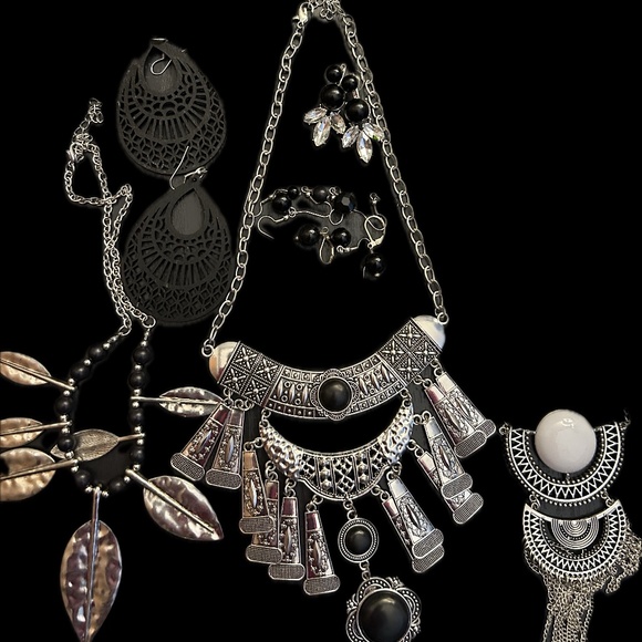 Massive Jewelry Bundle $100 - Picture 1 of 9